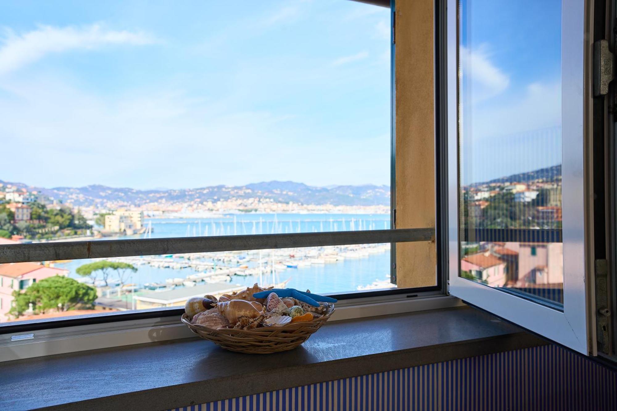 Villa Amelia - Vista Mare - Феццано Экстерьер фото